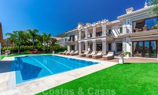 Villa de luxe de style classique avec vue sur la mer à vendre à Sierra Blanca, Marbella 22210 