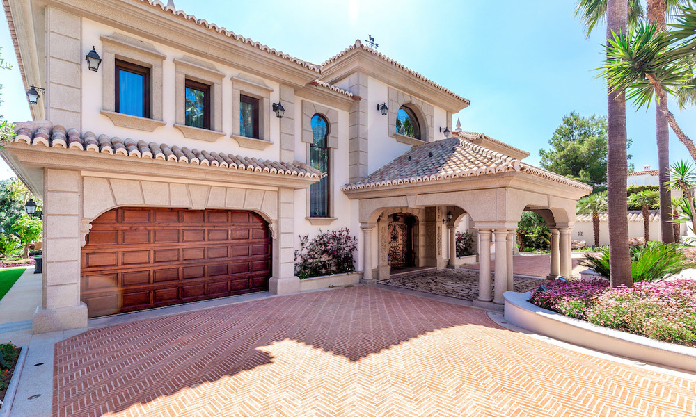 Villa de luxe de style classique avec vue sur la mer à vendre à Sierra Blanca, Marbella 22214