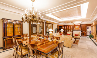Villa de luxe de style classique avec vue sur la mer à vendre à Sierra Blanca, Marbella 22217 