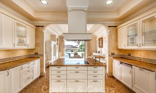 Villa de luxe de style classique avec vue sur la mer à vendre à Sierra Blanca, Marbella 22223 
