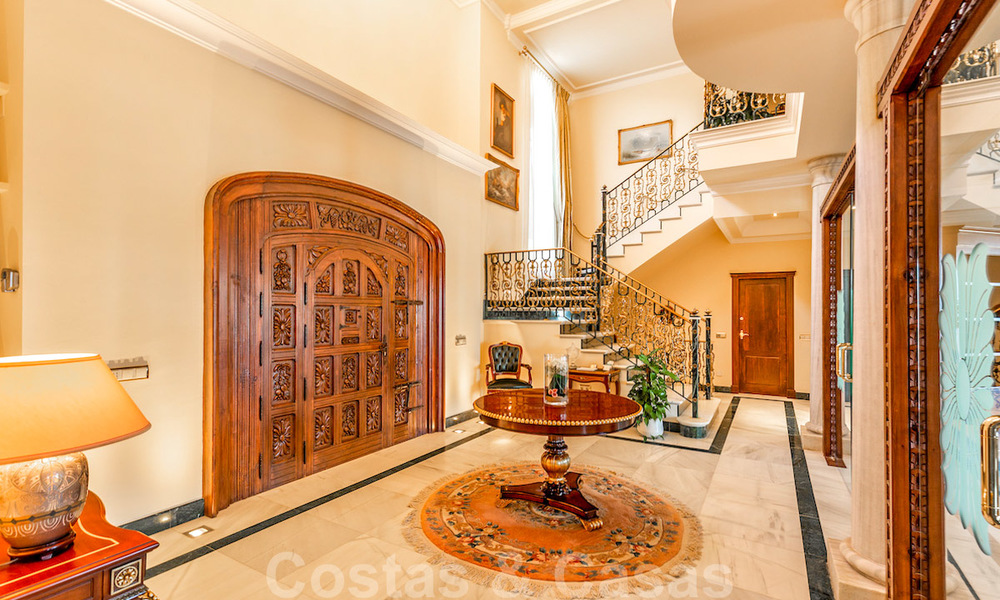 Villa de luxe de style classique avec vue sur la mer à vendre à Sierra Blanca, Marbella 22224