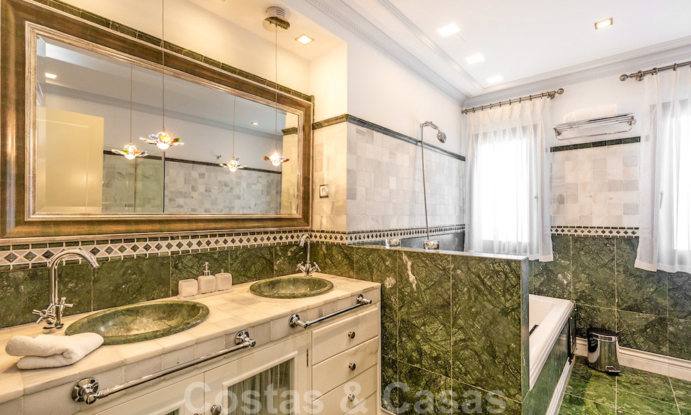 Villa de luxe de style classique avec vue sur la mer à vendre à Sierra Blanca, Marbella 22226