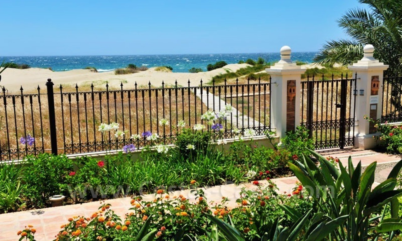 Penthouse exclusif en première ligne de plage à vendre à Los Monteros à Marbella 2