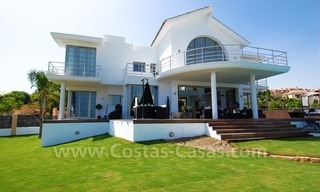 Villa nouvellement construite de style moderne à vendre dans un complexe de golf sur la nouvelle Mille d' Or entre Puerto Banús (Marbella), Benahavis et le centre d' Estepona 3