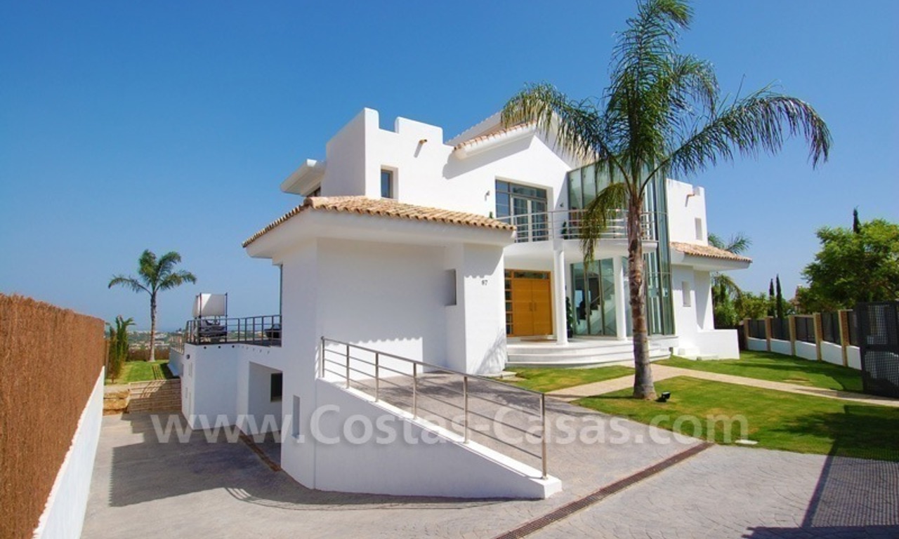 Villa nouvellement construite de style moderne à vendre dans un complexe de golf sur la nouvelle Mille d' Or entre Puerto Banús (Marbella), Benahavis et le centre d' Estepona 4