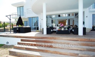 Villa nouvellement construite de style moderne à vendre dans un complexe de golf sur la nouvelle Mille d' Or entre Puerto Banús (Marbella), Benahavis et le centre d' Estepona 8