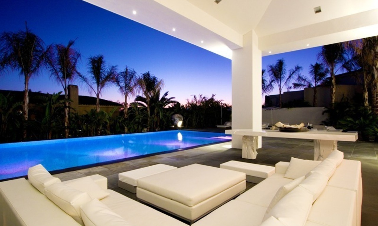 Nouvelle villa contemporaine de luxe à vendre dans une urbanisation exclusive de plage à Los Monteros Playa dans Marbella Est 3