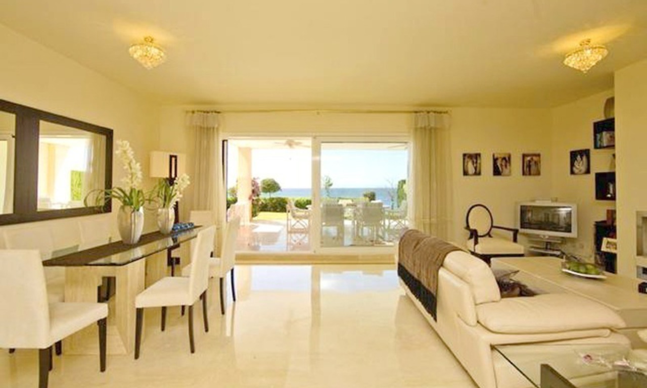 Appartement à vendre avec jardin en première ligne de plage à Cabopino, Marbella 7