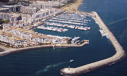 Propriété commerciale à louer dans le port de Puerto Banús à MarbellaPropriété commerciale à louer dans le port de Puerto Banús à Marbella 