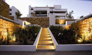 Appartements modernes à vendre dans un complexe en première ligne de Golf à Marbella - Benahavis 1