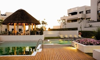 Appartements modernes à vendre dans un complexe en première ligne de Golf à Marbella - Benahavis 2