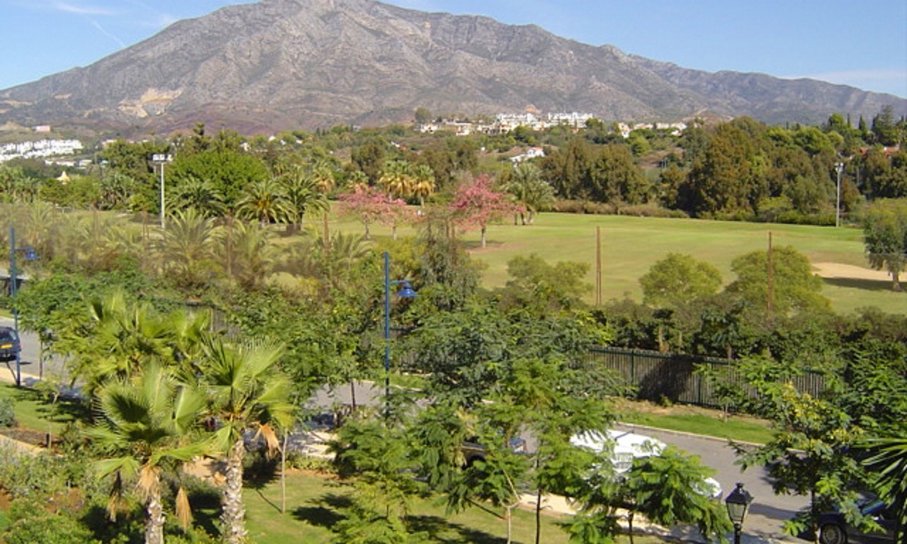 Opportunité! Appartements de golf à vendre à peu de distance à pied de Puerto Banús, Nueva Andalucía - Marbella 1