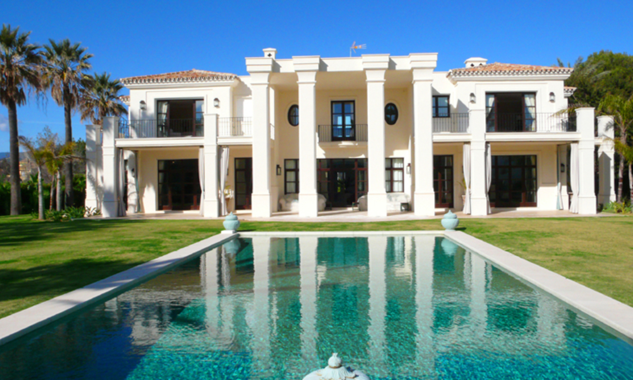 Villa de plage, propriété de style palais à vendre près de la plage, Marbella 0