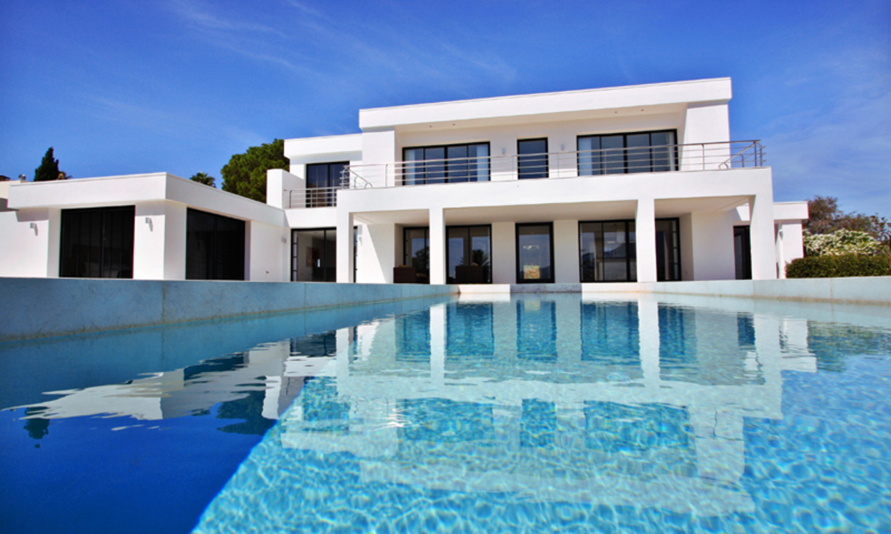 Villa de style contemporaine en première ligne de golf à vendre dans Nueva Andalucía - Marbella 1
