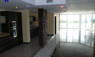 Appartement en première ligne de plage à vendre, Mille d' Or, Marbella - Puerto Banús 10