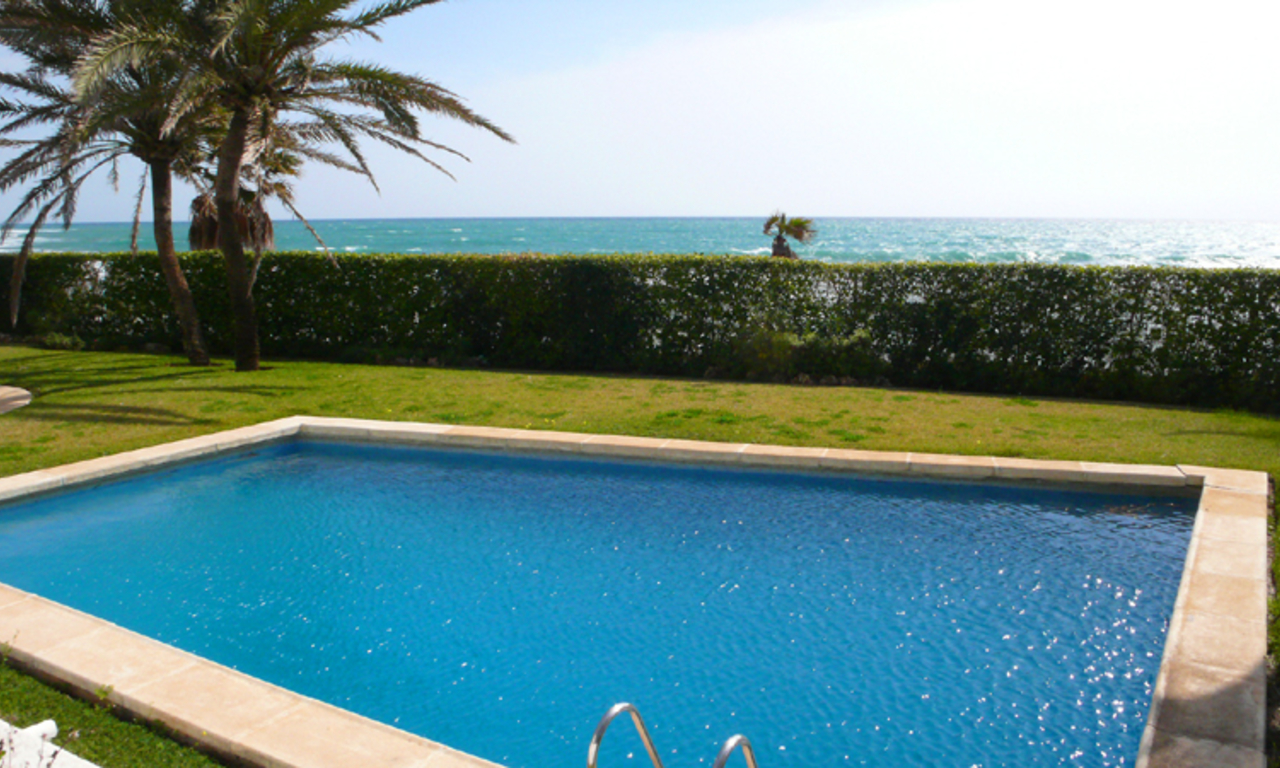 Appartement en première ligne de plage à vendre, Mille d' Or, Marbella - Puerto Banús 0