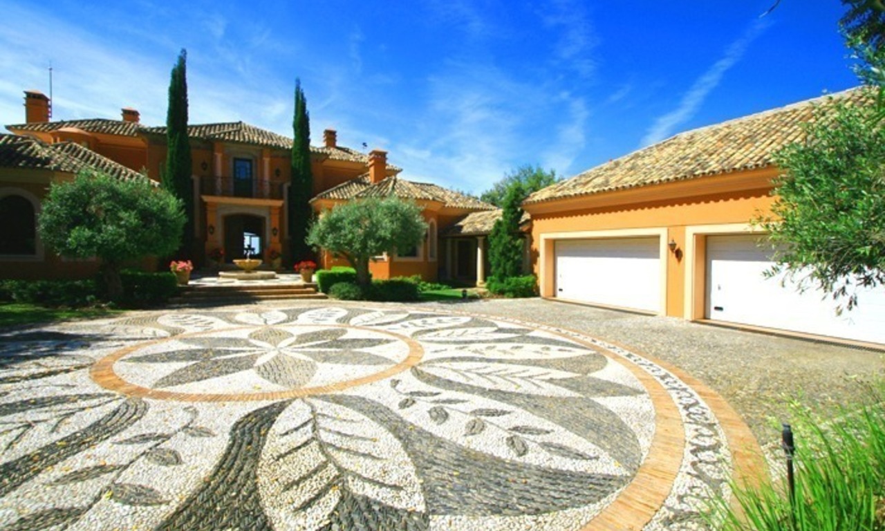 Villa de luxe à vendre, dans la zone de Marbella - Benahavis, complexe de golf fermé et sécurisé 3