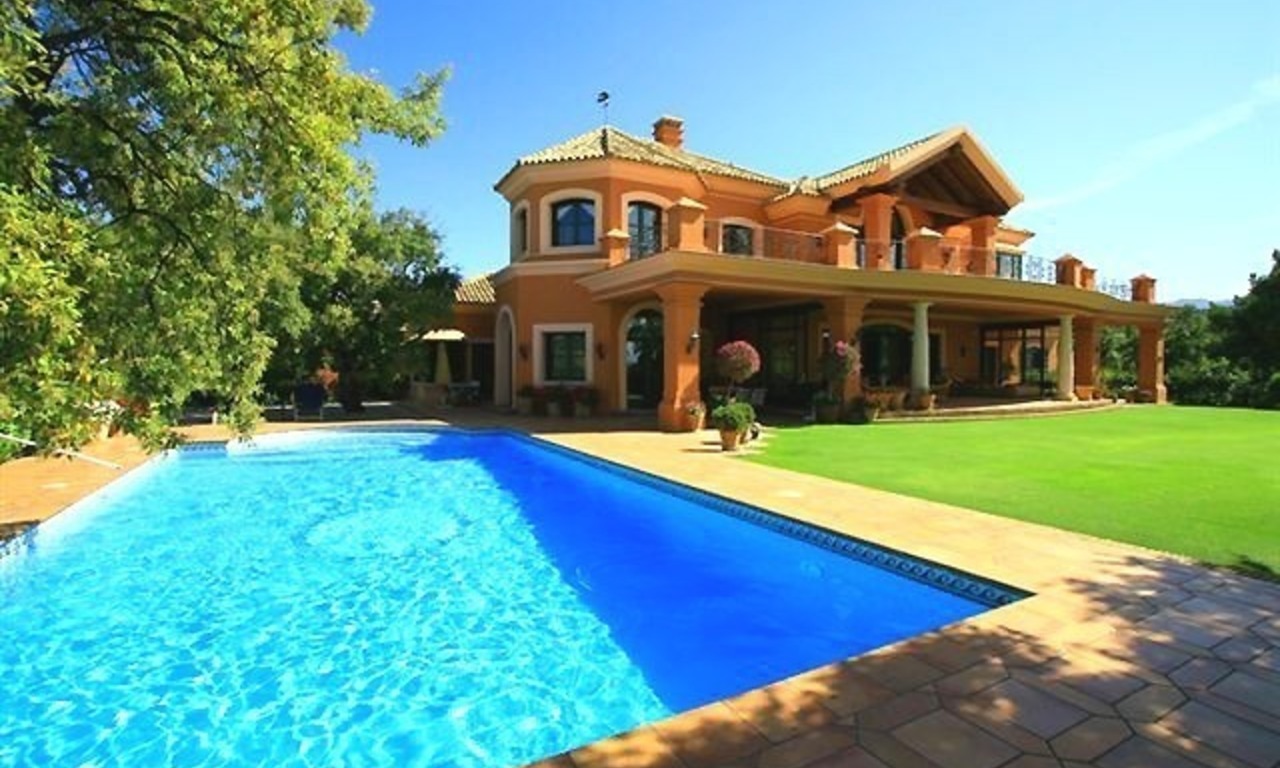 Villa de luxe à vendre, dans la zone de Marbella - Benahavis, complexe de golf fermé et sécurisé 1