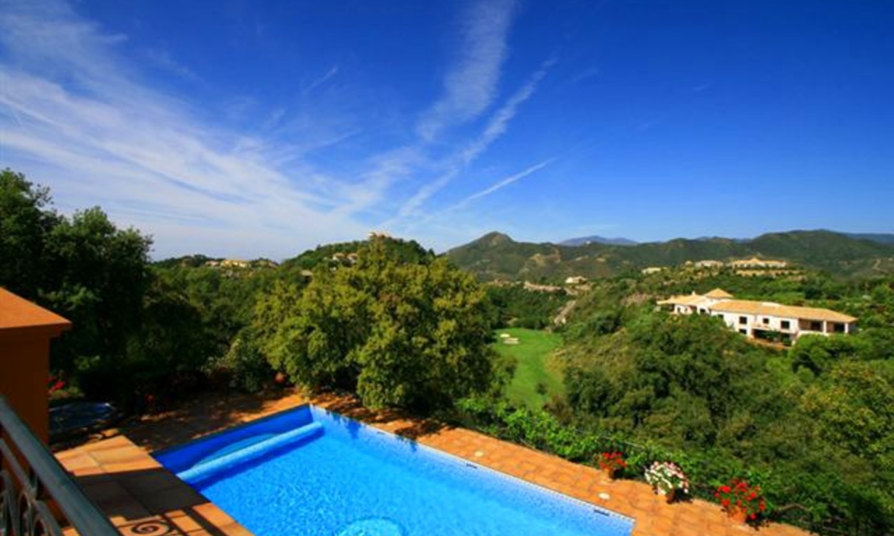 Villa de luxe à vendre, dans la zone de Marbella - Benahavis, complexe de golf fermé et sécurisé 2
