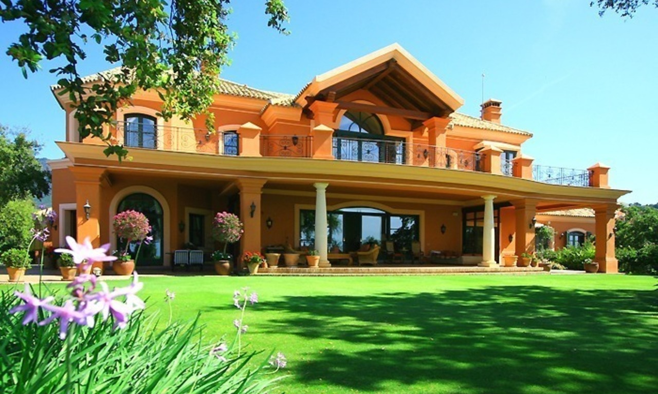 Villa de luxe à vendre, dans la zone de Marbella - Benahavis, complexe de golf fermé et sécurisé 0