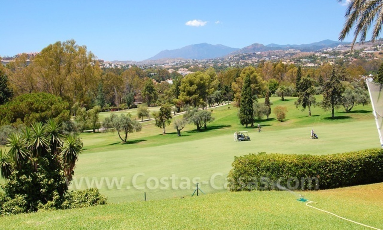 Opportunité! Maisons jumelées à vendre en première ligne de golf à Nueva Andalucía, Marbella 2