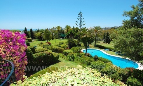 Opportunité! Maisons jumelées à vendre en première ligne de golf à Nueva Andalucía, Marbella 