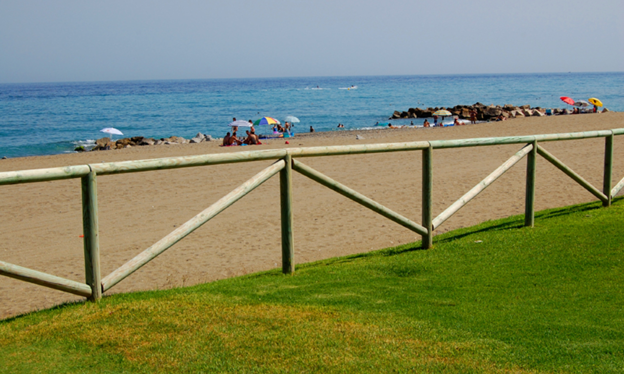 Villa en première ligne de golf et de plage à vendre à Marbella 7