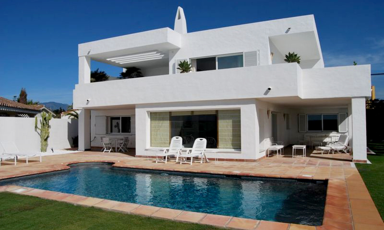 Villa en première ligne de golf et de plage à vendre à Marbella 2