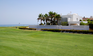 Villa en première ligne de golf et de plage à vendre à Marbella 3