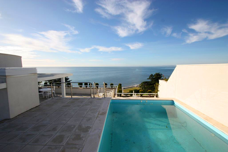 Estepona nouvelle Mille d' Or à vendre: penthouse en première ligne de plage