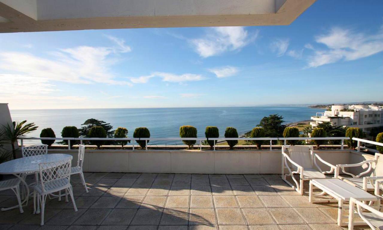 Estepona nouvelle Mille d' Or à vendre: penthouse en première ligne de plage 1
