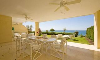 Appartement à vendre avec jardin en première ligne de plage à Cabopino, Marbella 0