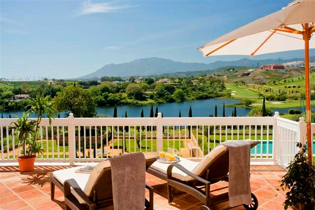 Appartements et penthouses en première ligne de golf à vendre dans la zone de Marbella - Benahavis - Estepona sur la Costa del Sol
