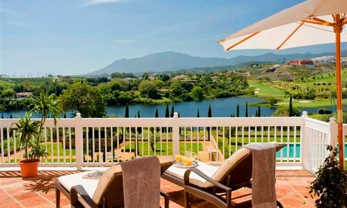 Appartements et penthouses en première ligne de golf à vendre dans la zone de Marbella - Benahavis - Estepona sur la Costa del Sol 