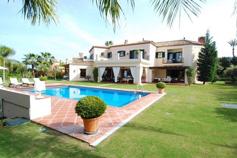 Villa exclusive et élégante à vendre près de Puerto Banús à Marbella