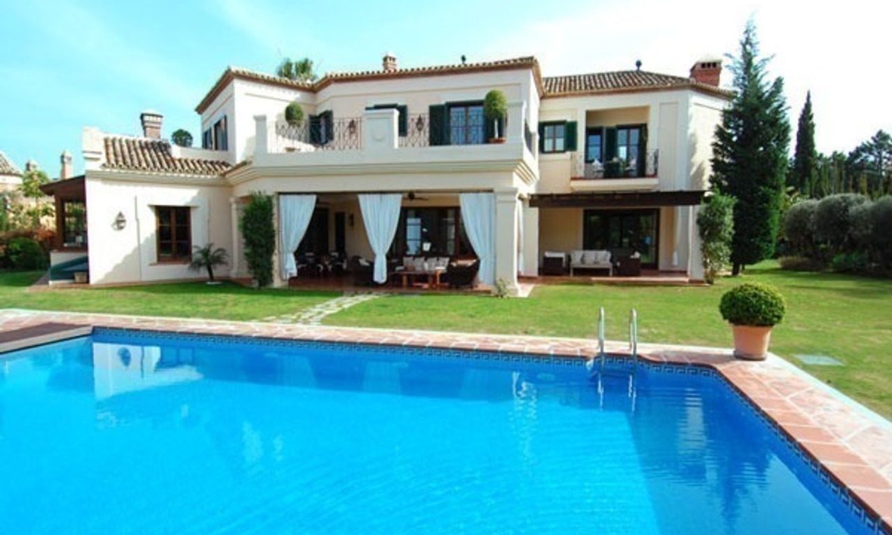Villa exclusive et élégante à vendre près de Puerto Banús à Marbella 1