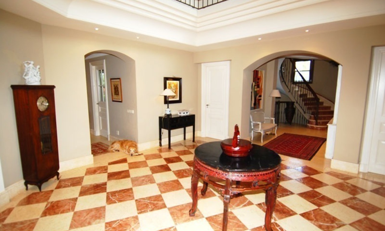 Villa exclusive et élégante à vendre près de Puerto Banús à Marbella 11