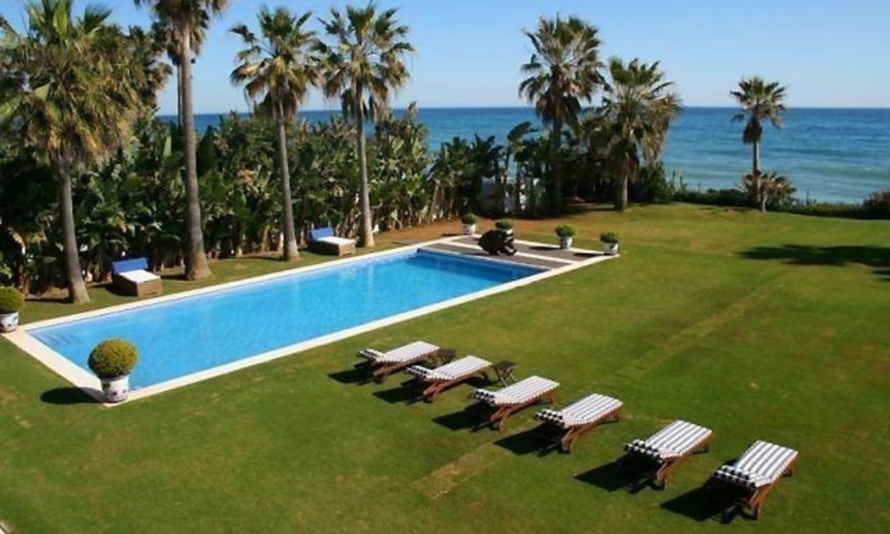Villa en première ligne de plage à acheter, Marbella - Estepona 1