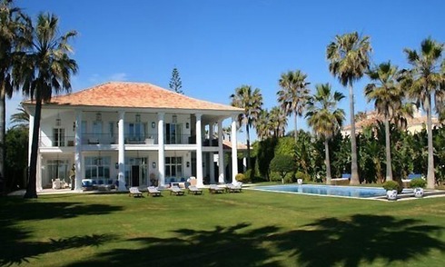 Villa en première ligne de plage à acheter, Marbella - Estepona 