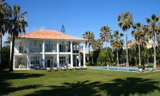 Villa en première ligne de plage à acheter, Marbella - Estepona 0