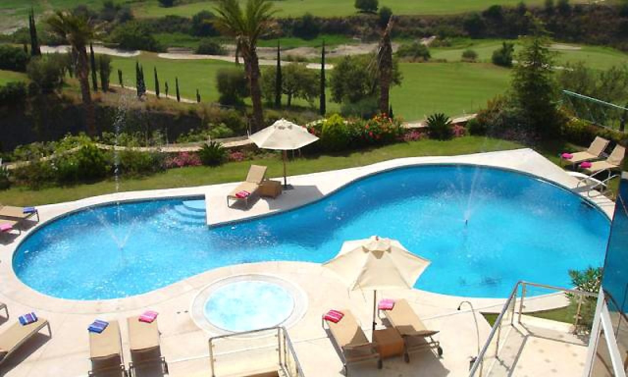 Villa de luxe de style contemporain à vendre, première ligne de golf, dans la zone de Marbella - Benahavis 6
