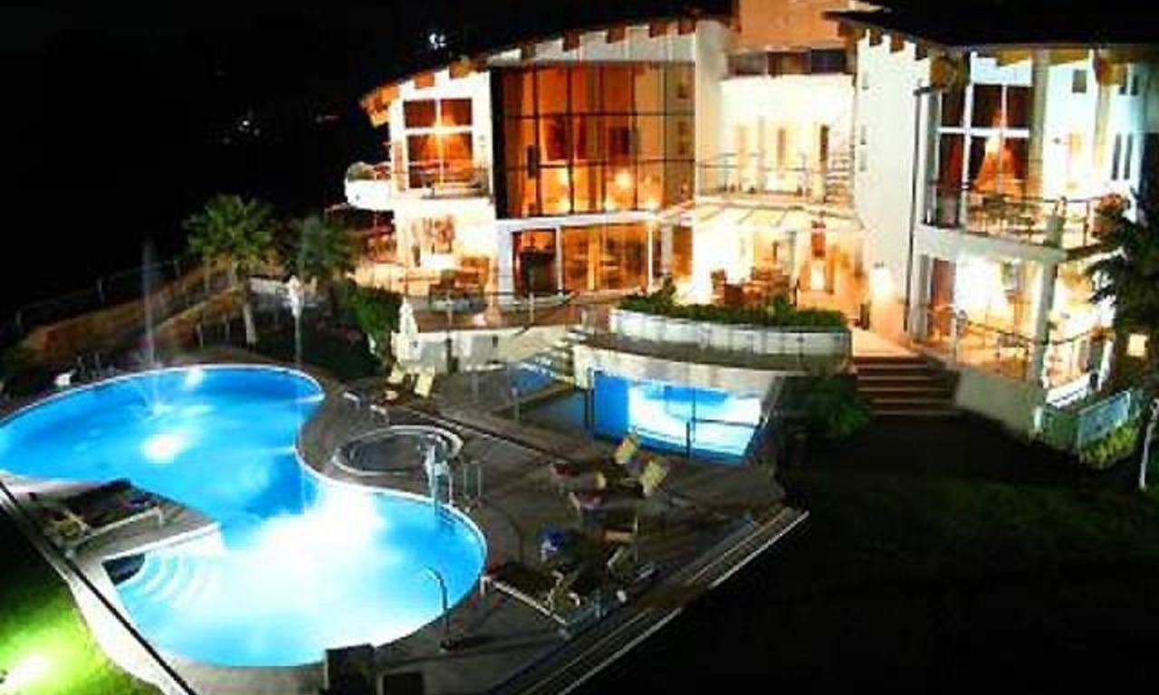 Villa de luxe de style contemporain à vendre, première ligne de golf, dans la zone de Marbella - Benahavis 3
