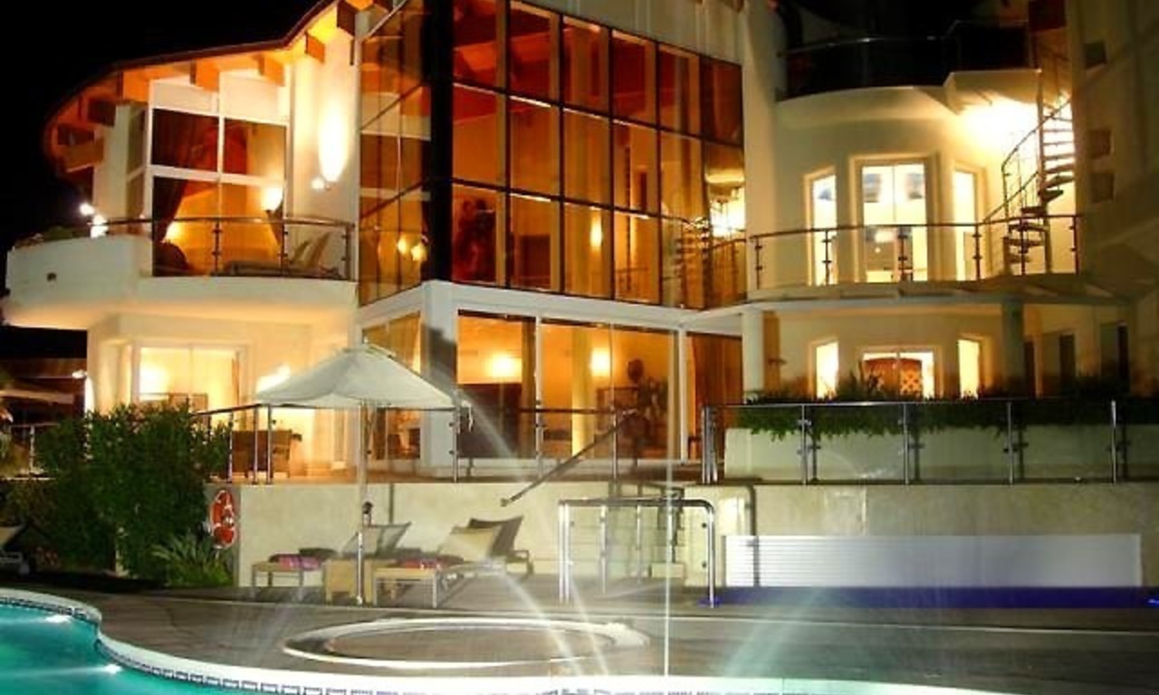 Villa de luxe de style contemporain à vendre, première ligne de golf, dans la zone de Marbella - Benahavis 4