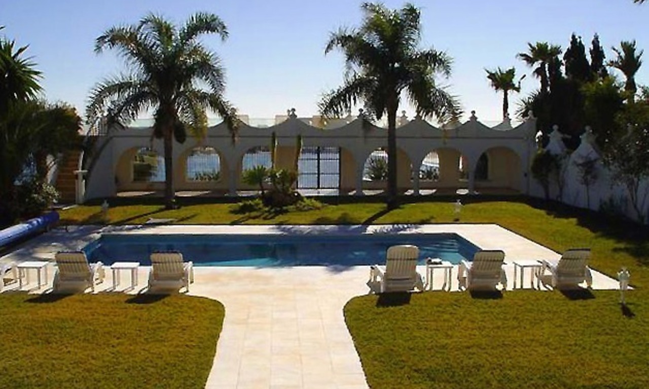 Villa prestigieuse en première ligne de plage à vendre, Puerto Banús - Marbella 2