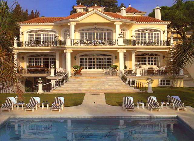 Villa prestigieuse en première ligne de plage à vendre, Puerto Banús - Marbella