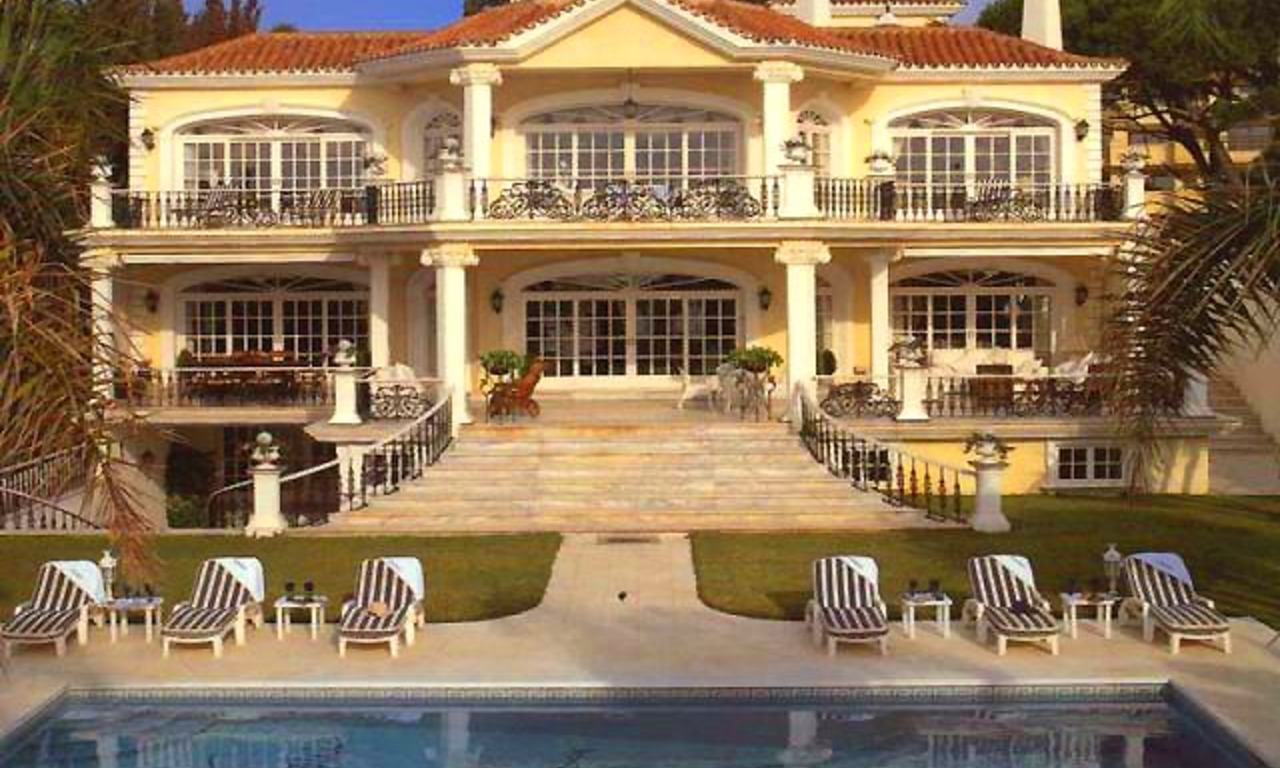 Villa prestigieuse en première ligne de plage à vendre, Puerto Banús - Marbella 0
