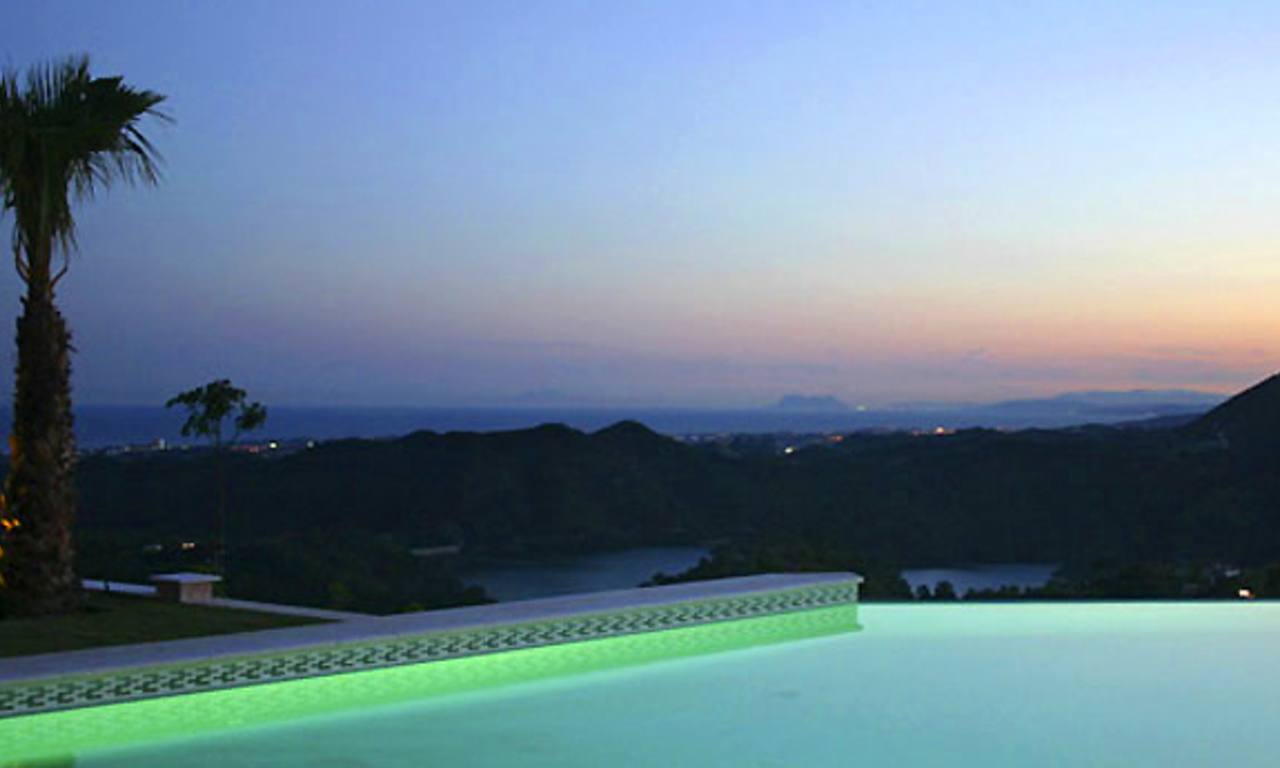 Villa exclusive à vendre dans la zone de Marbella sur une grande parcelle privée 20