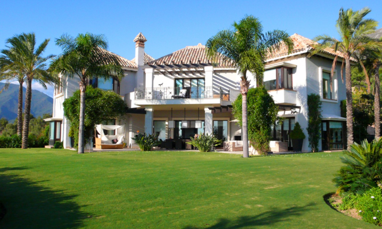 Villa exclusive à vendre dans la zone de Marbella sur une grande parcelle privée 1