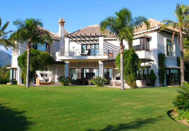 Villa exclusive à vendre dans la zone de Marbella sur une grande parcelle privée