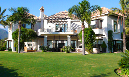 Villa exclusive à vendre dans la zone de Marbella sur une grande parcelle privée 
